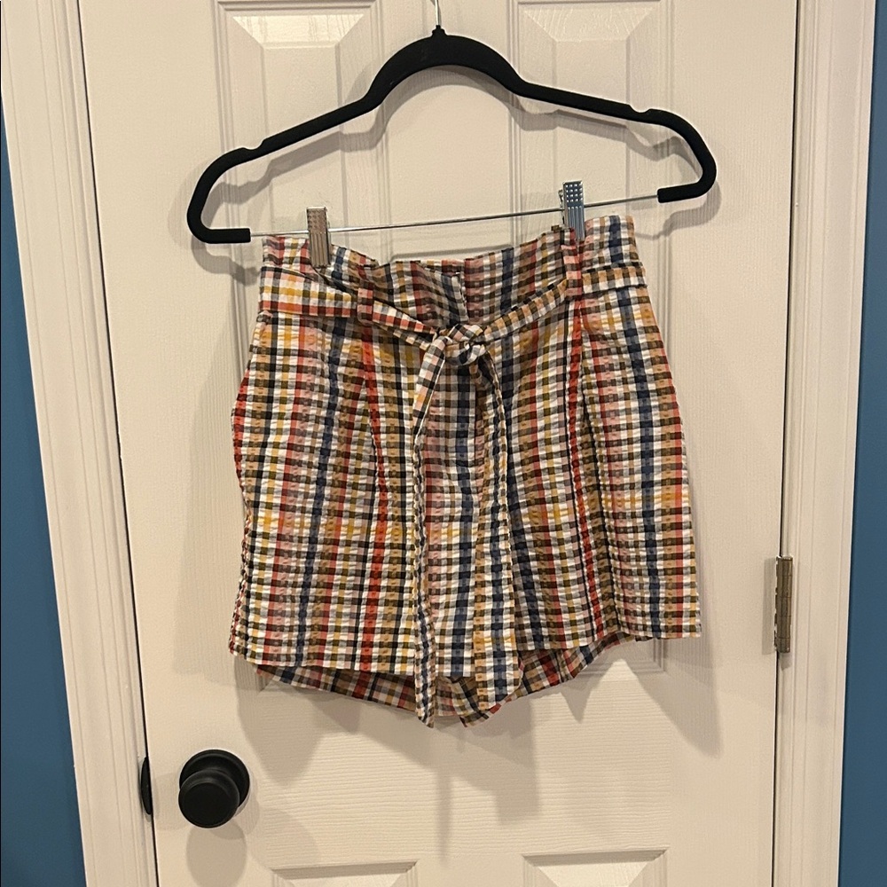 Loft Plaid Women's Shorts with Tie and elastic waist. Zipper and button closure.